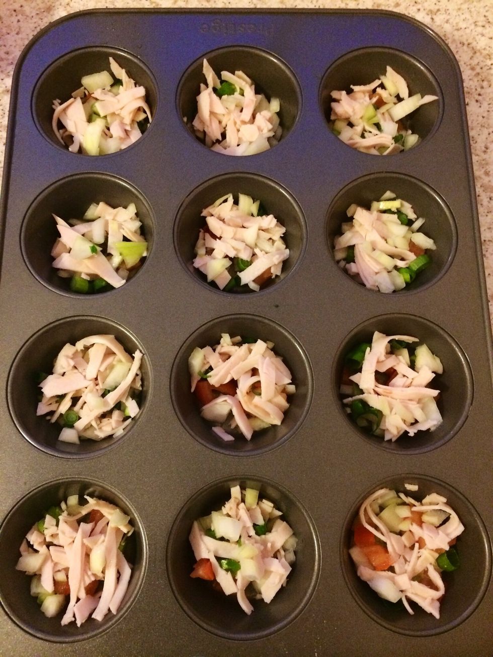 Put the onions, tomatoes, chicken and some of the peppers in the tray.