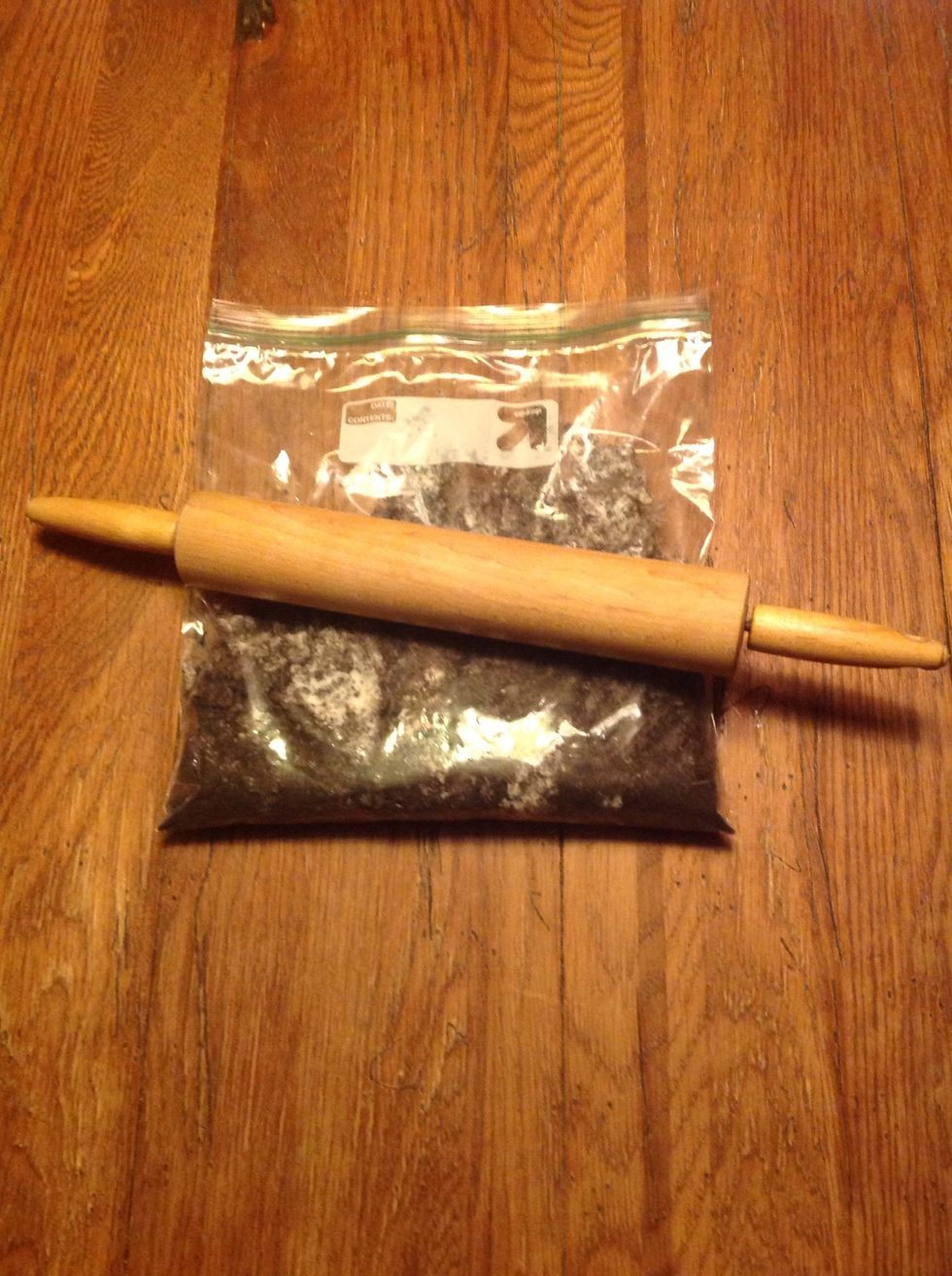 Put the Oreos in a Ziplock bag and finely crush them with a rolling pin.