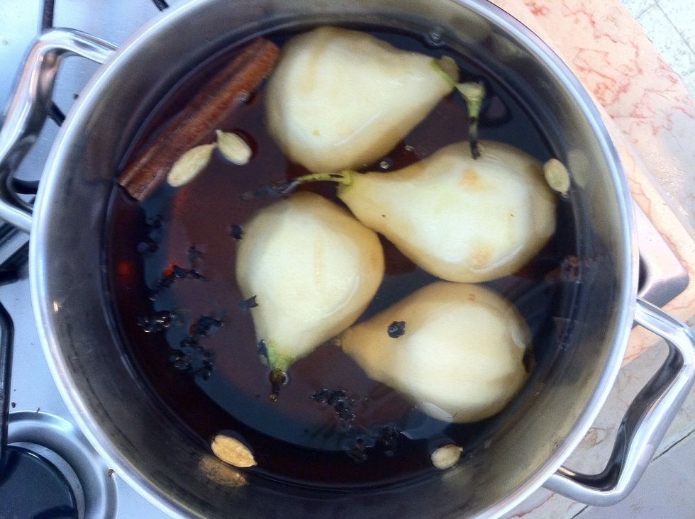 Put the pears in the pot