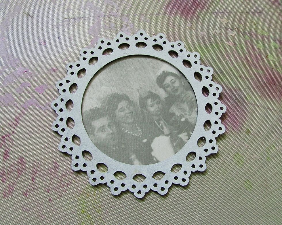 Put the photo into the frame.