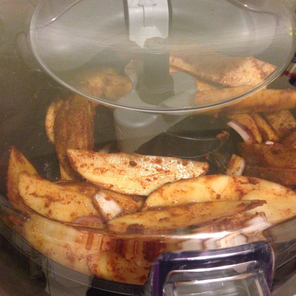 Put the potatoes and 1-2 tbsp of olive oil in your actifry for 40-45 minutes. You could also put this in the oven at 400 Fahrenheit for the same time. Make sure you stir every 10 mins or so.
