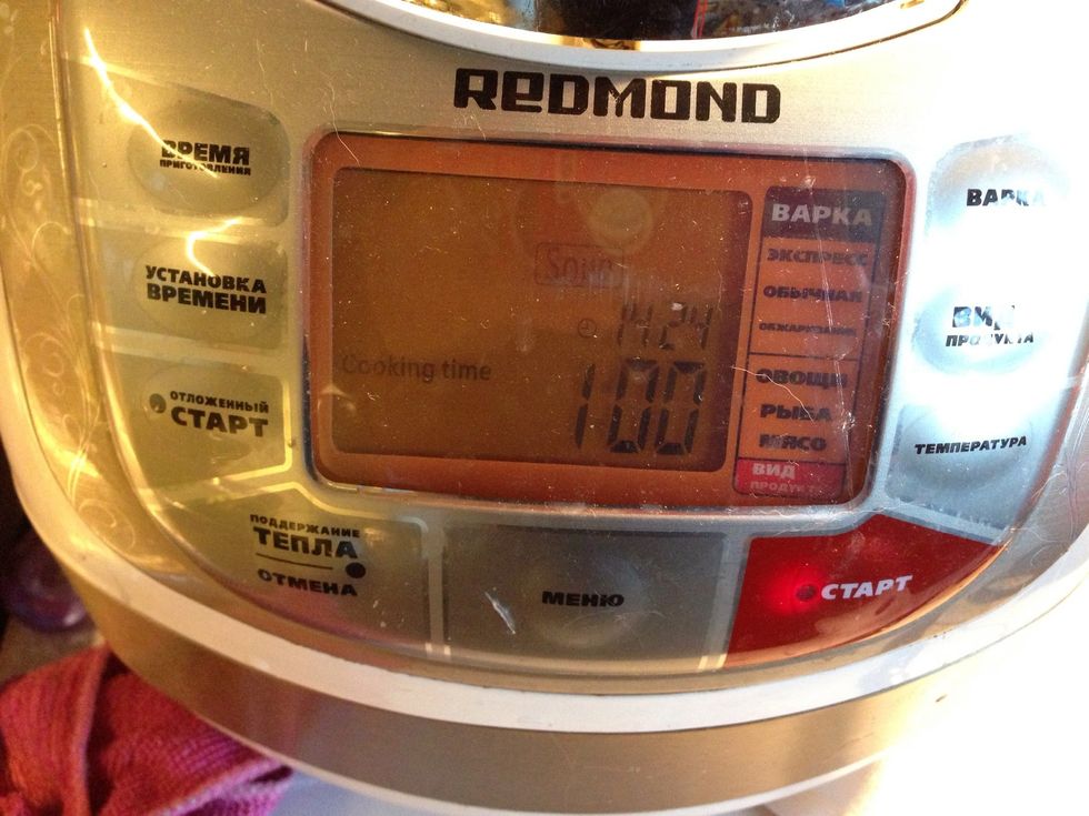 Put the potatoes into a 3-l pan or, in my case, to a multicooker. Pour 2 l of boiled water over them. Turn on the heat or put ur multicooker to a soup mode