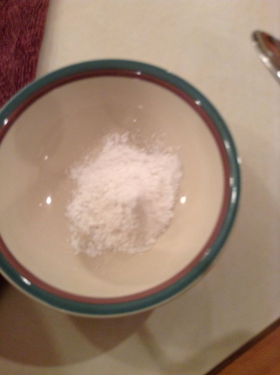Put the powder sugar in a small bowl