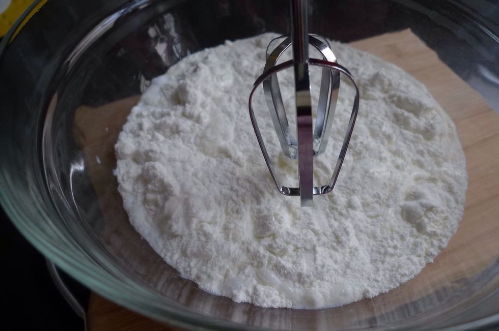 Put the premix whipped topping into a mixing bowl.