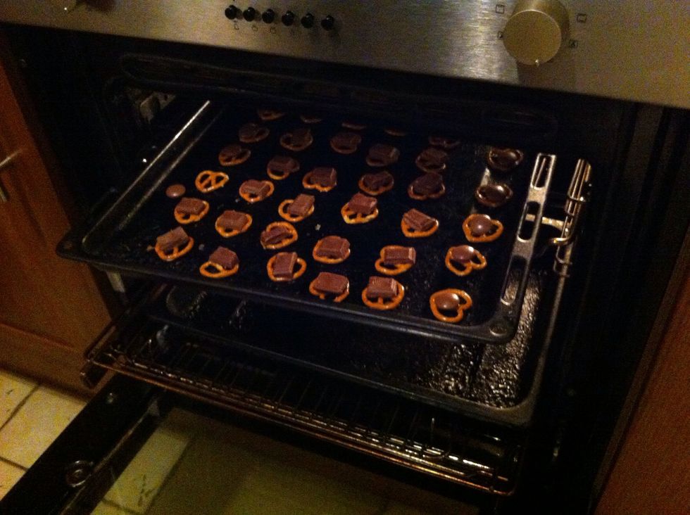 Put the pretzels and chocolates in the oven for 2 minutes
