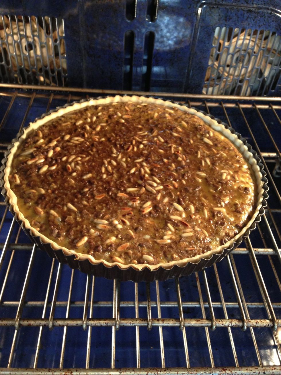 Put  the quiche in a preheated oven at 180 C .