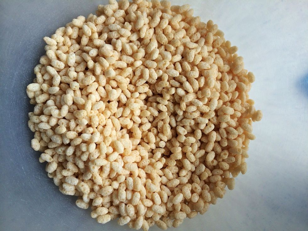 Put the rice crispies in a mixing bowl.