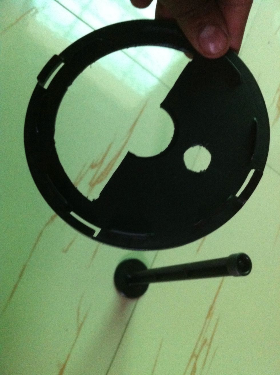 Put the rod in the small hole from the opposite side. So when you put the spool back together, the rod sticks out of the container.