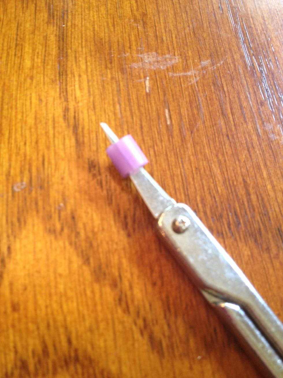 Put the scissors through the bead