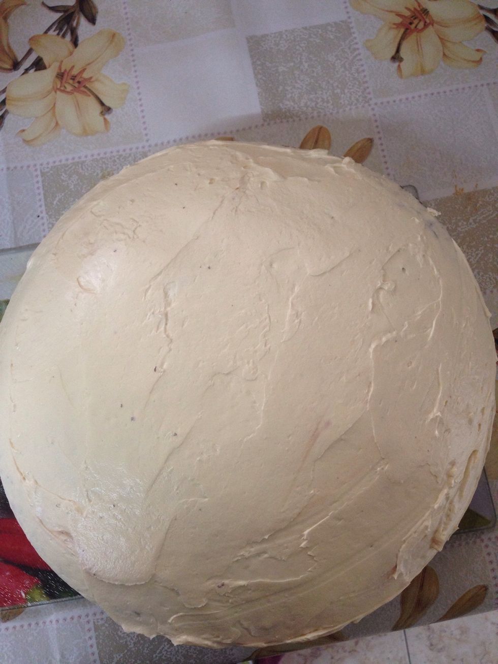 Put the second layer and cover the whole cake with the remaining white frosting