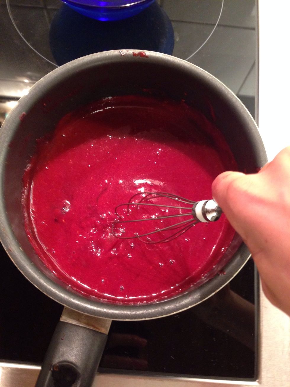 Put the softened gelatin into the warm raspberries