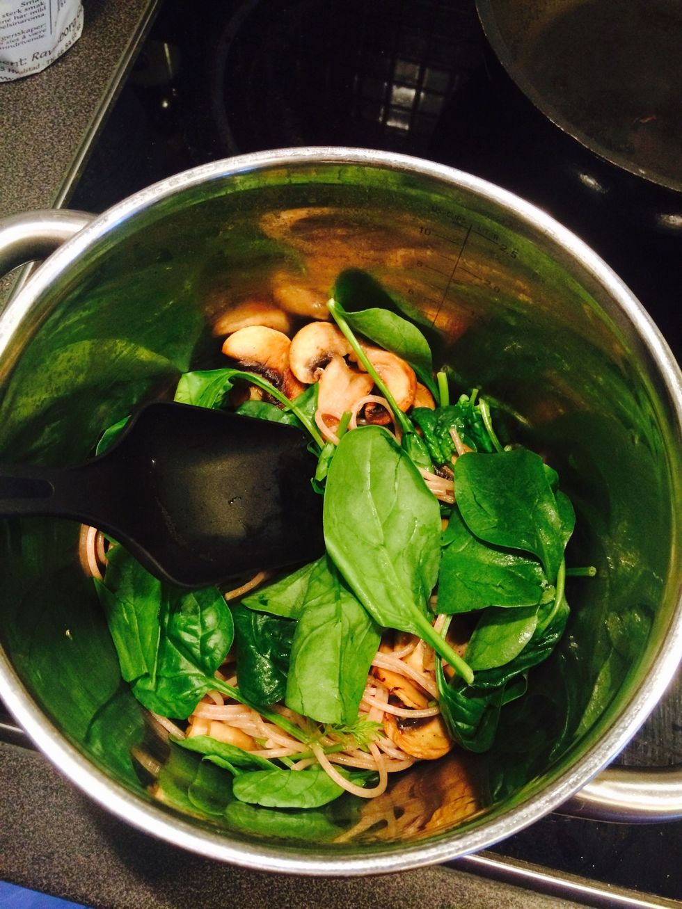 Put the spaghetti back in the casserole and add the spinach and mushrooms