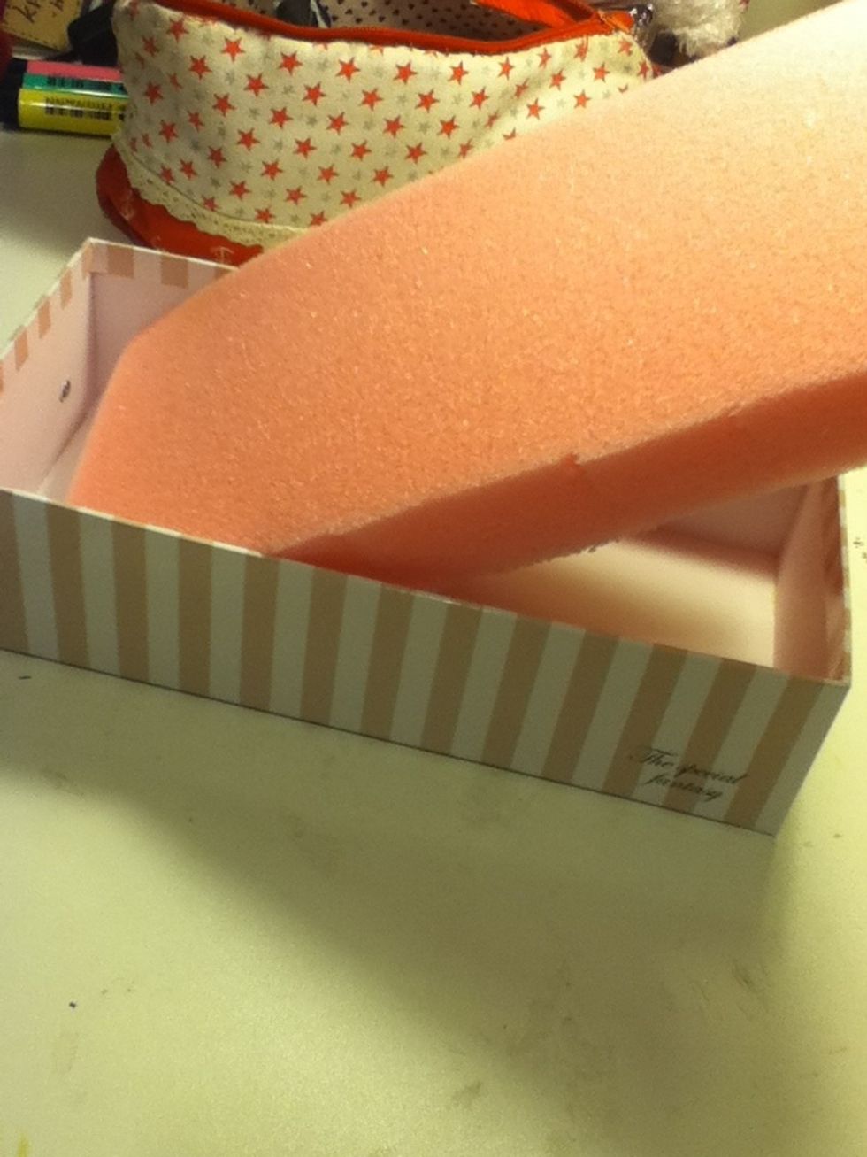 Put the sponge into the box. It's normal that the sponge just fit the box.