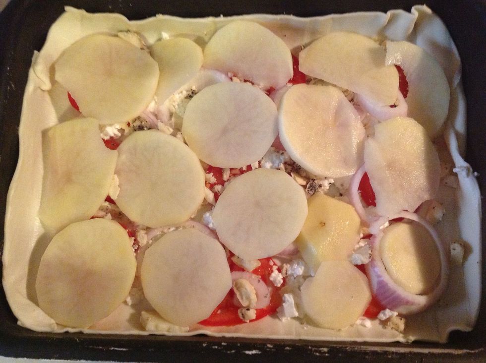 Put the thinly sliced potatoes on top.