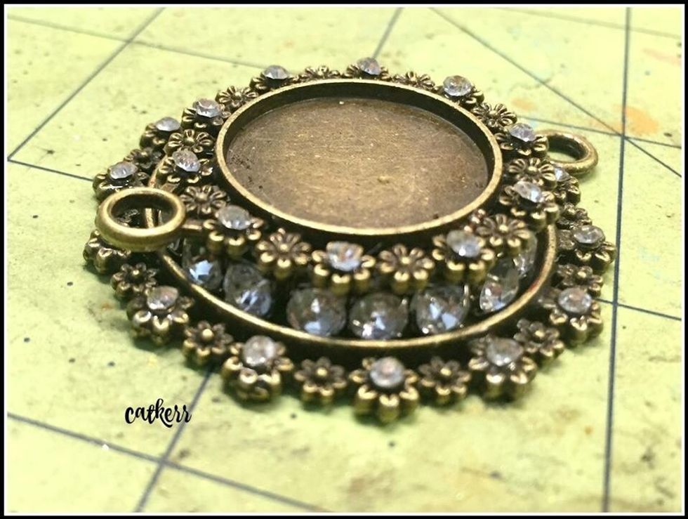 Put the top bezel upside down so that the jump ring is facing down.