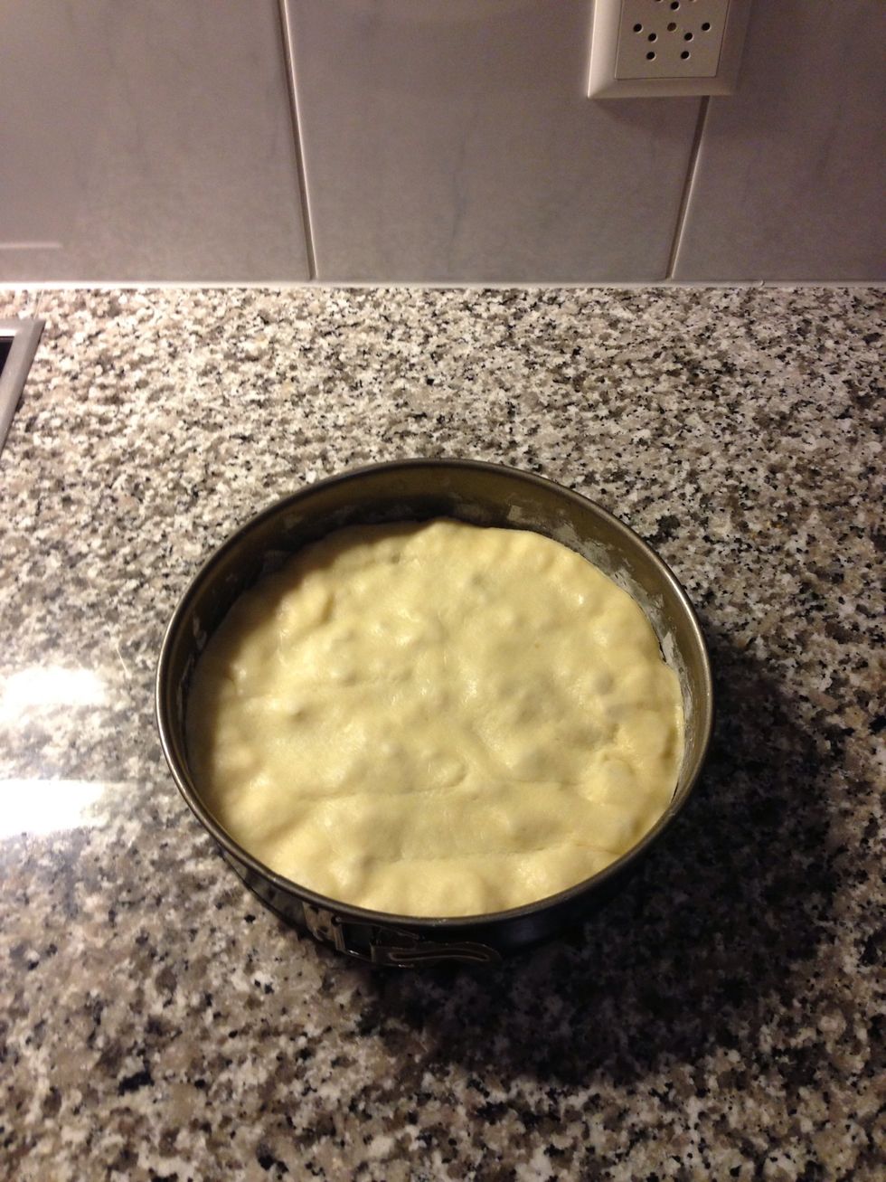 Put the top of the pastry.