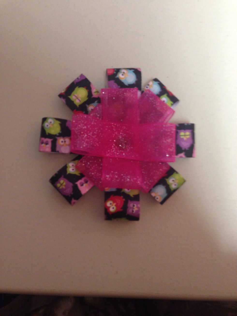 Put the two bows together with glue