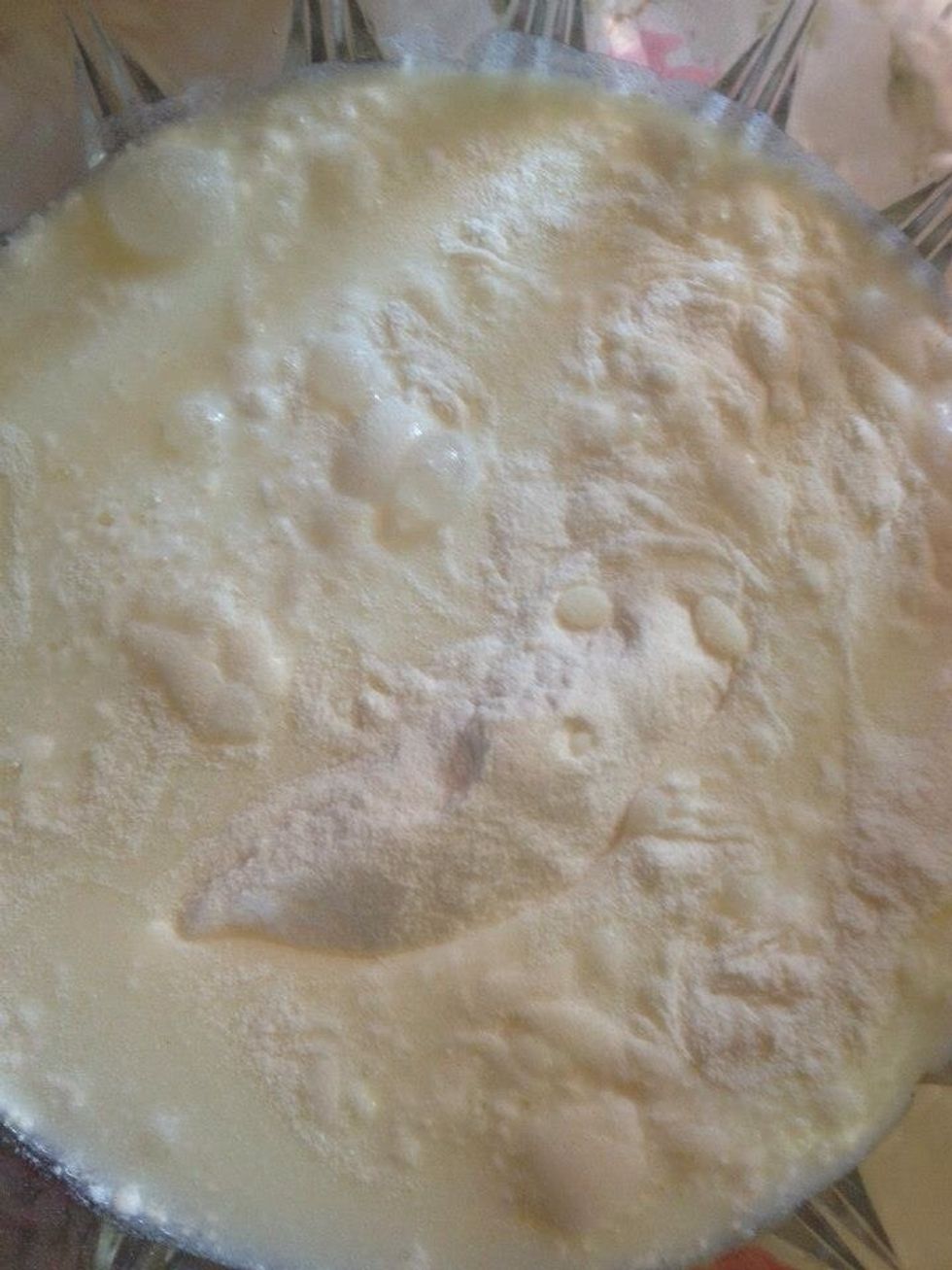 Put the whipped cream and the milk in a plate