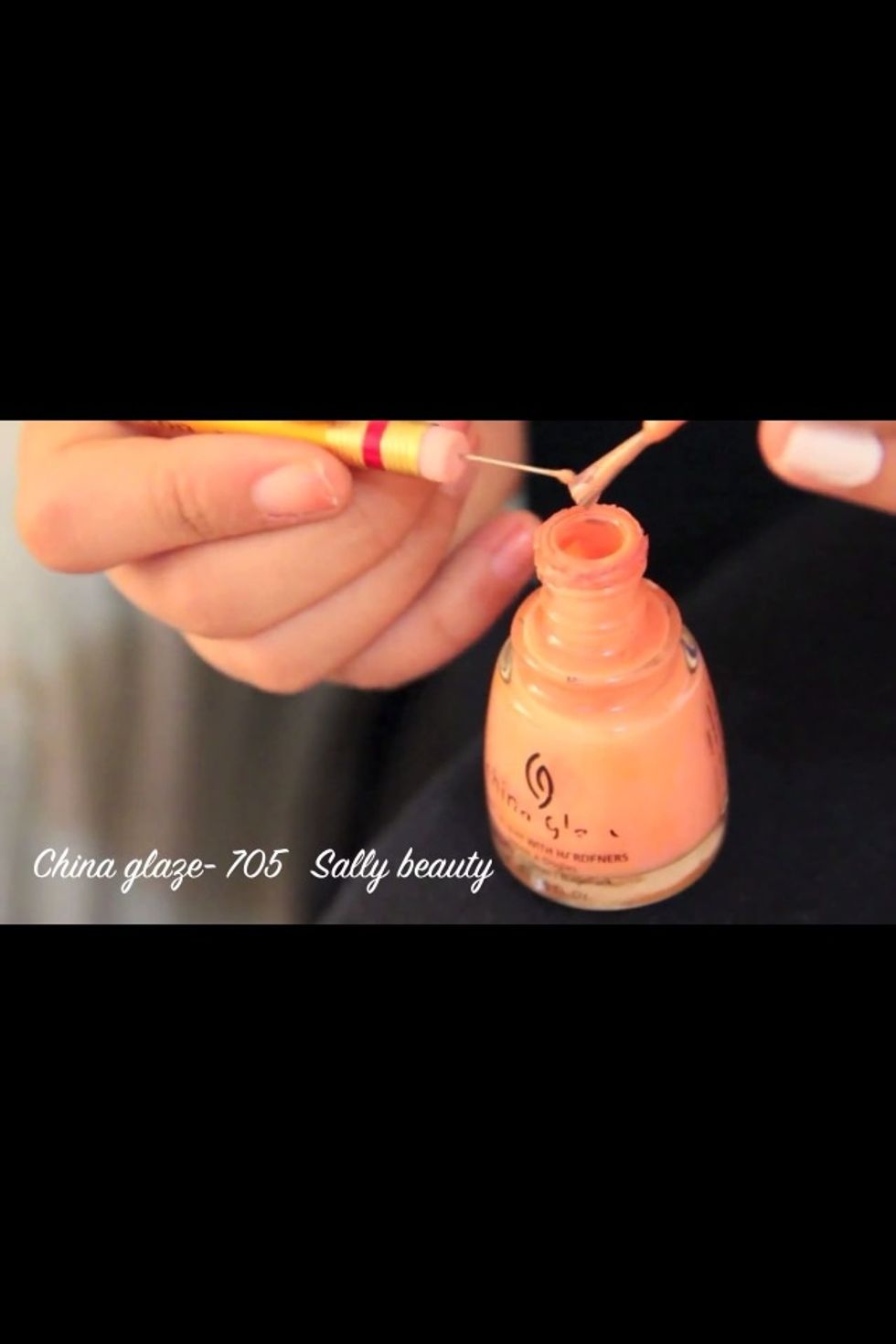 Put the white color in all your nail, next Put in the pin the first color to make the dots..