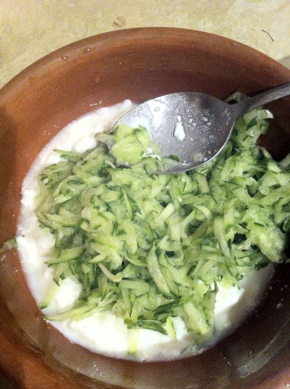 Put the yoghurt in deep dish.