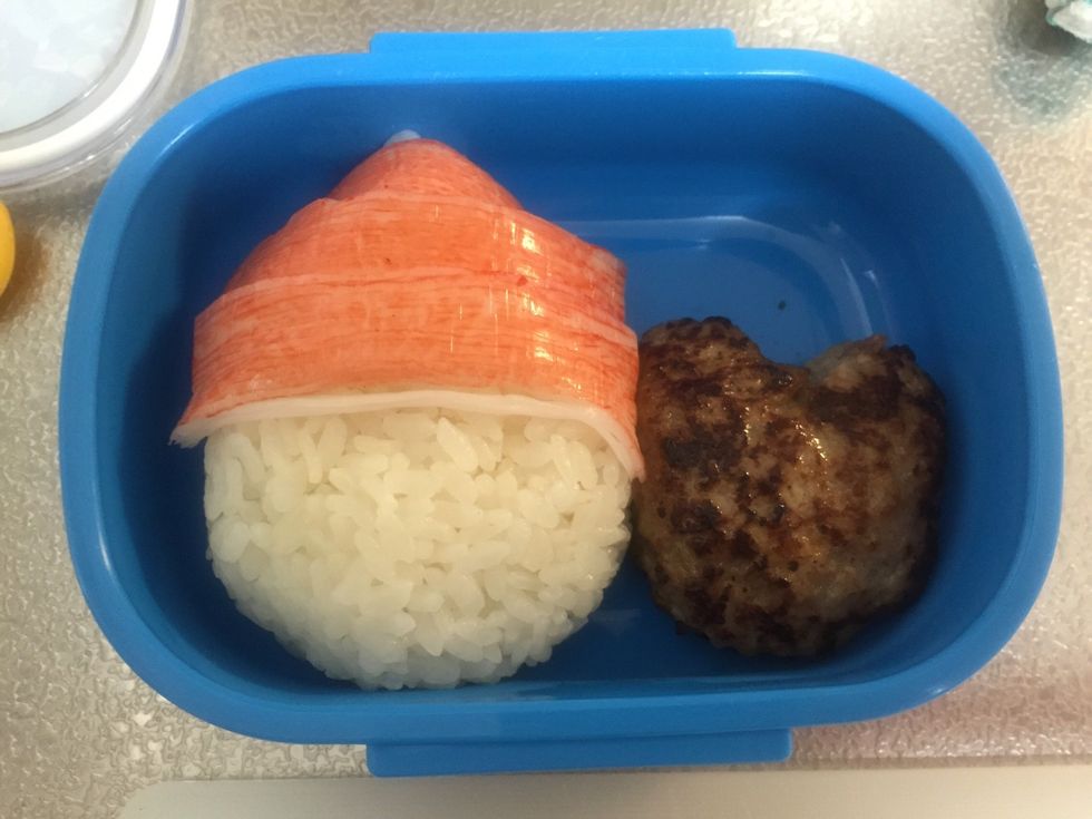 Put them on the rice ball to look like the hat of Santa Clause.