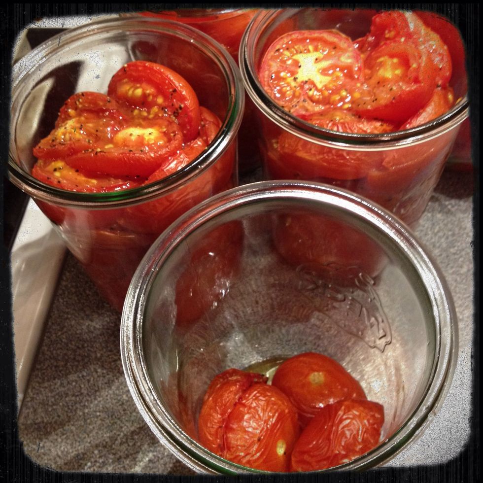 Put tomatoes in jars