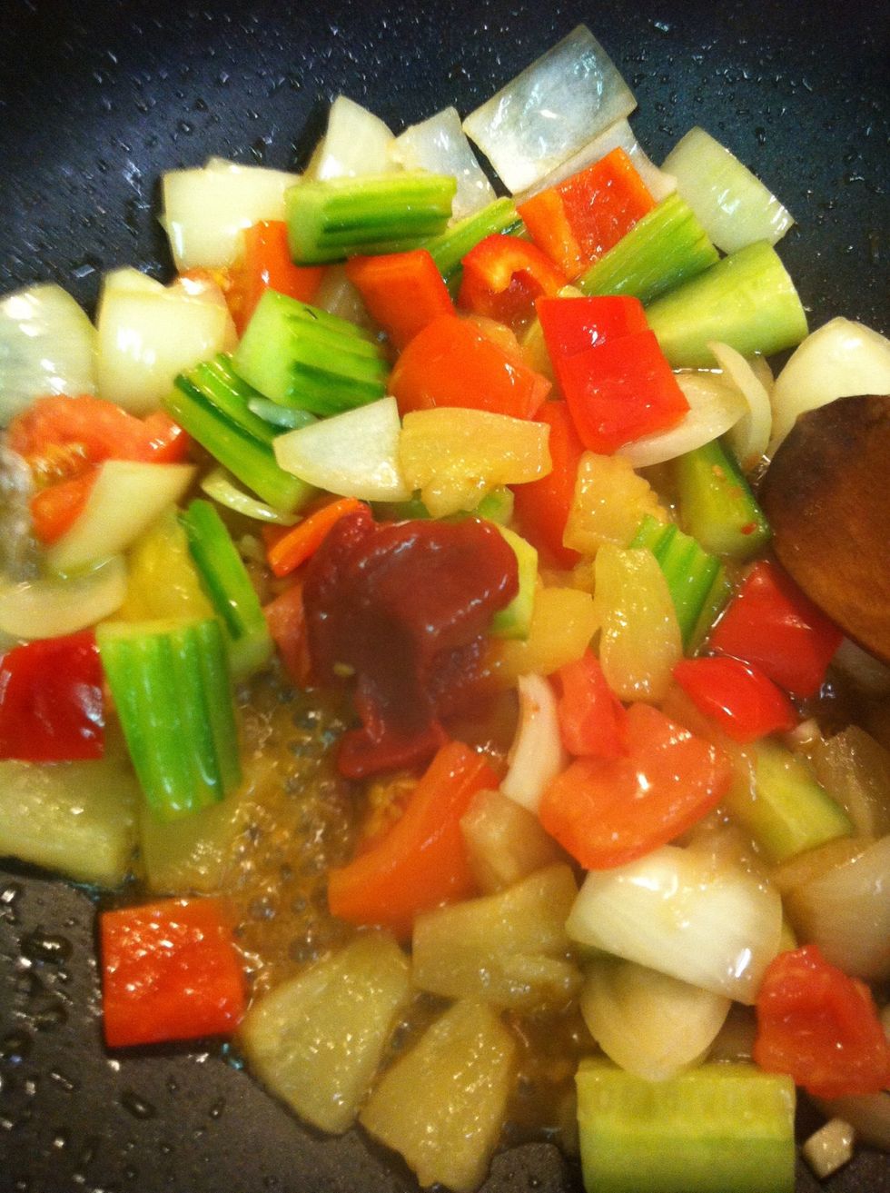 Put tomatoes pate then add all sauce,sugar and water