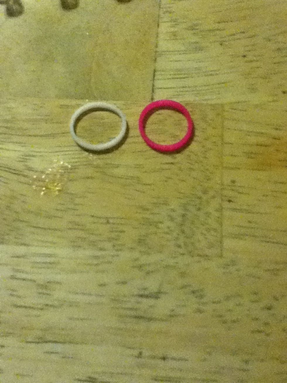 Put two bands from the 32 away and do NOT do the next step with these.