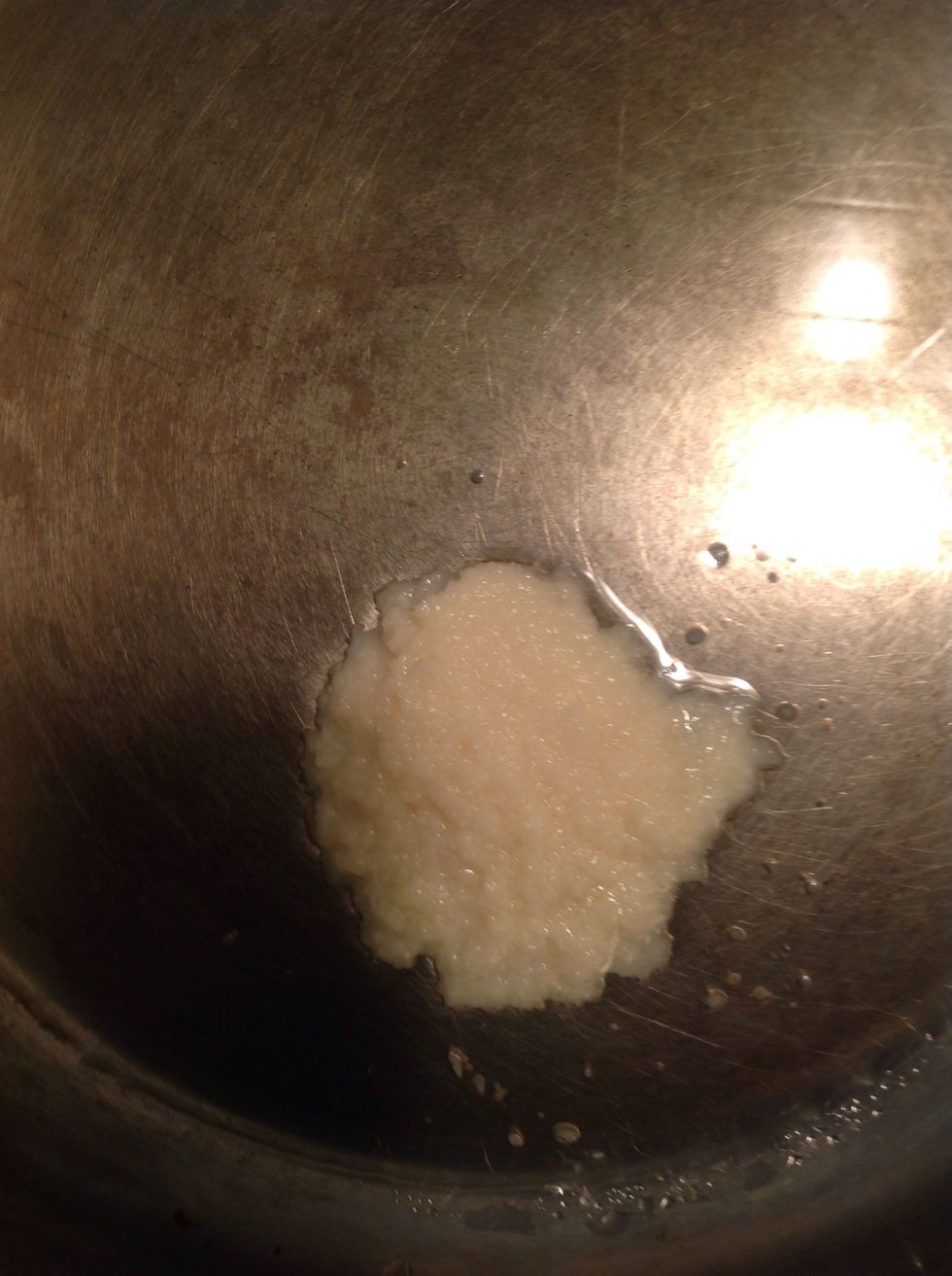 Put two teaspoons of the garlic sauce in a pot