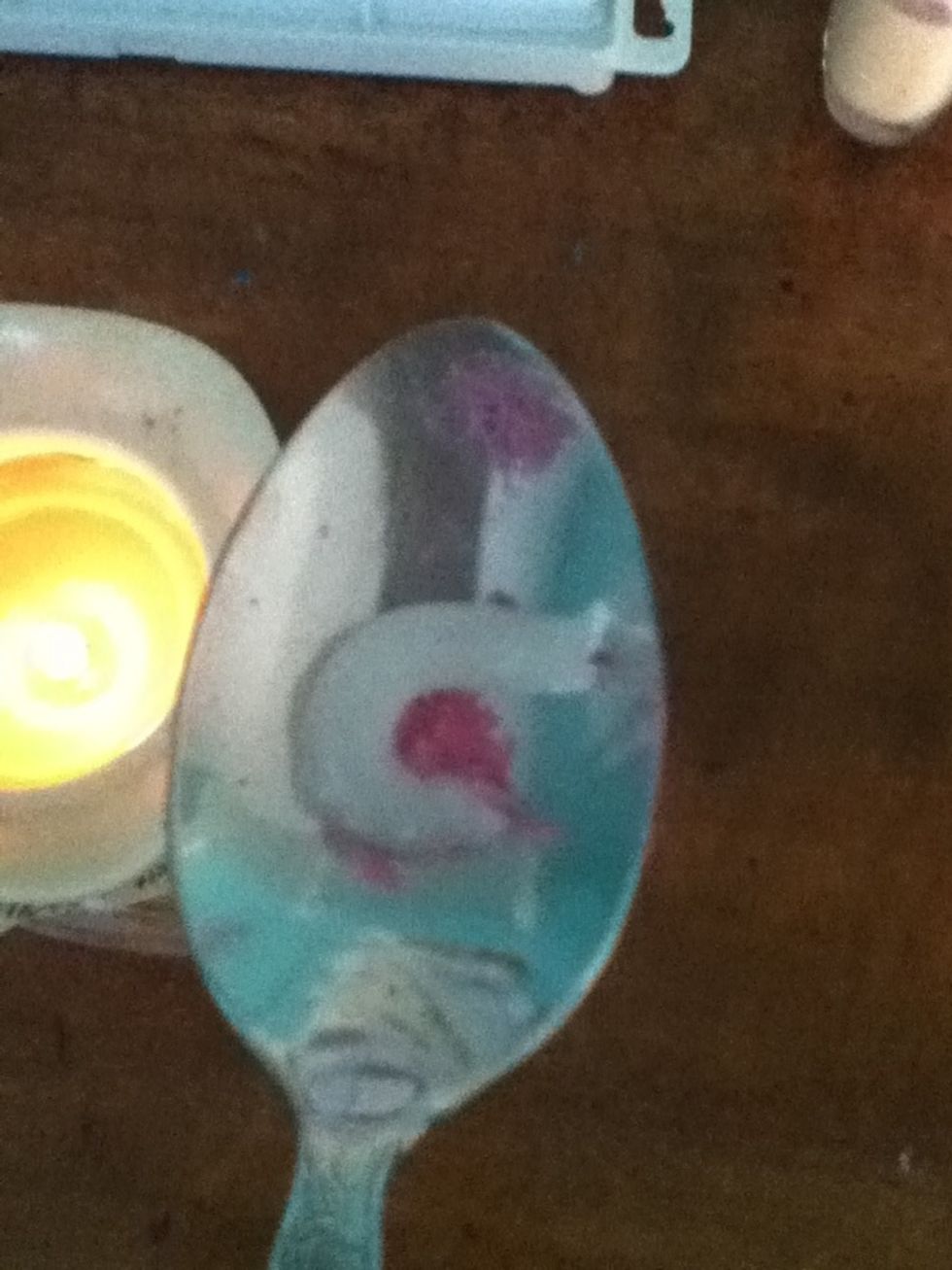 Put Vaseline on a spoon w/eyeshadow&melt over a candle. Add oil if u want the balm to be more moisturizing. Other recipes use other things&are usually better for your lips&more gourmet but this works2
