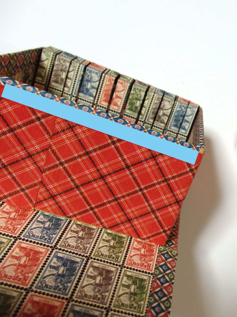 put W tape on the blue line(blue line is just guide)