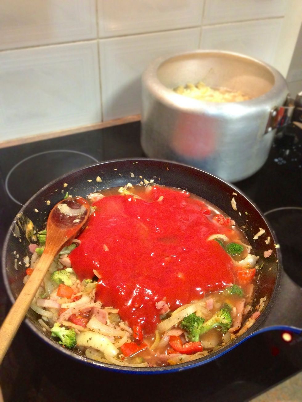 Put whole tin of soup and half tin of water. Mix in.