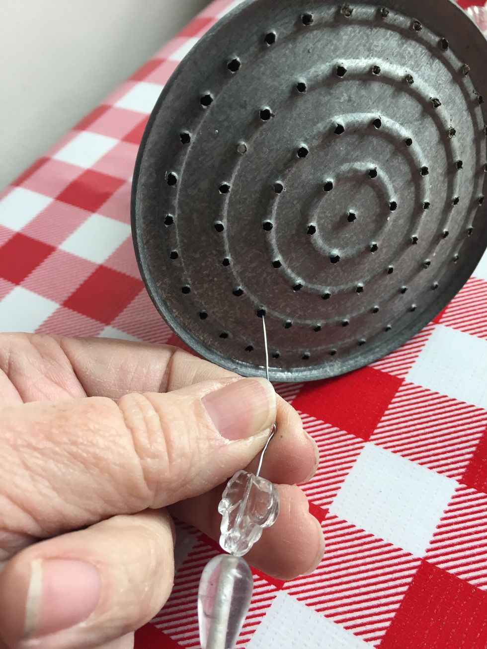 Put wire through front of spout and pull to back opening...