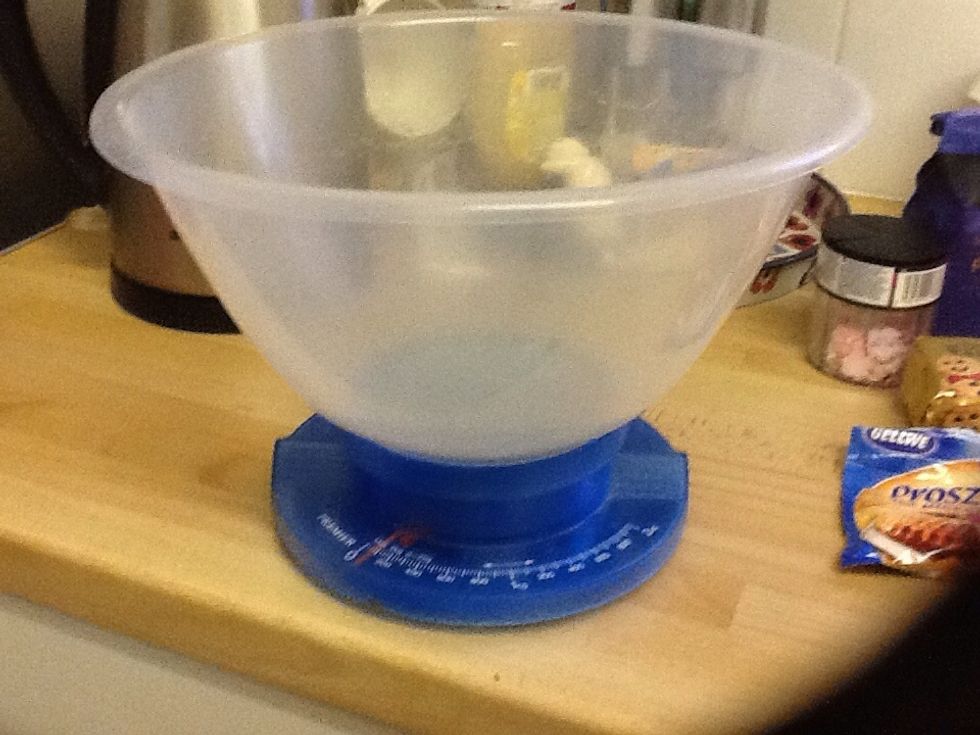 Put your bowl on the scales (10 seconds)
