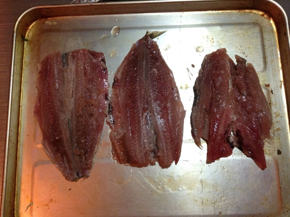 Put your fish (I used sardine) on a tray! Add salt