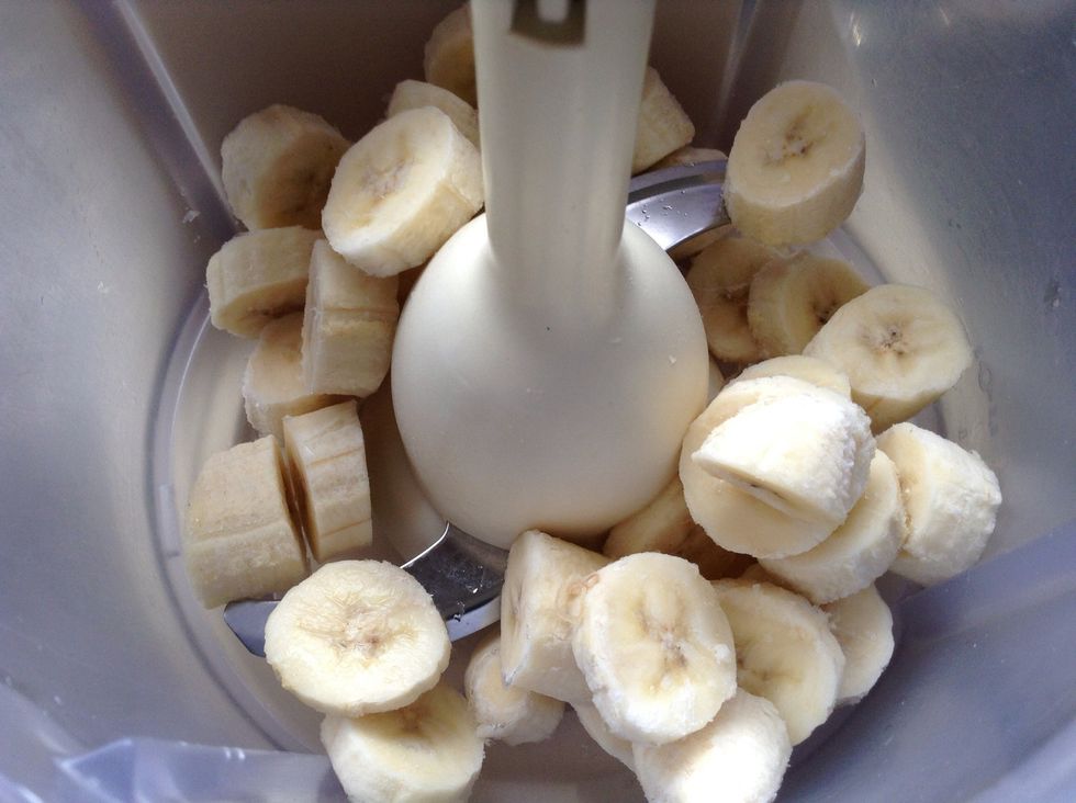 Put your frozen chunks into the blender and whiz them up!