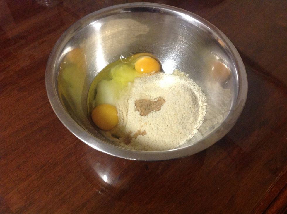 Put your oil, 125g of the dextrose, ground almonds, eggs an vanilla essence in a bowl