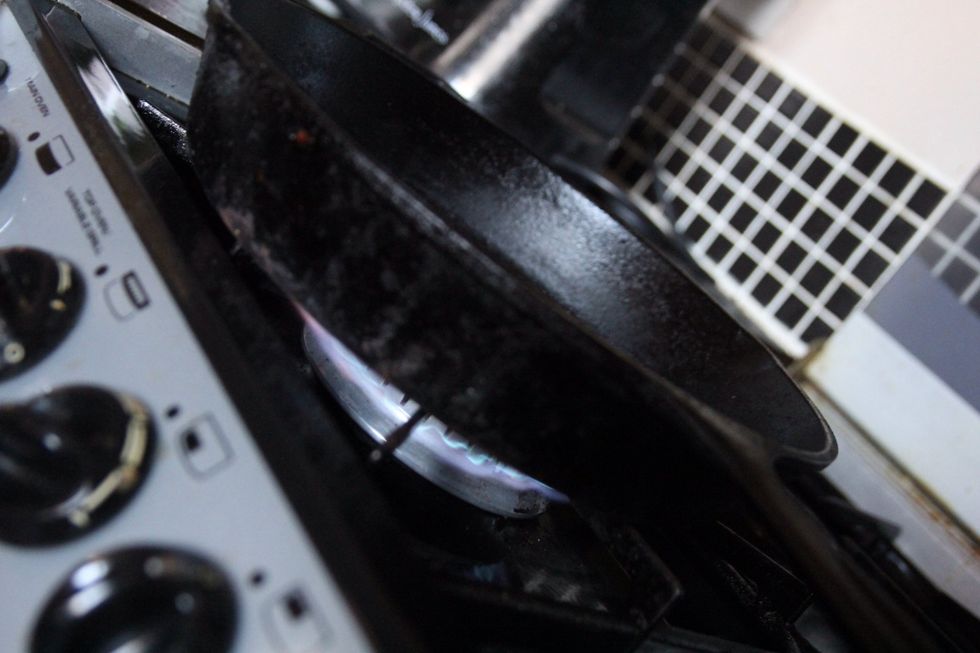 Put your pan on the stove on full and also turn on your grill to its highest setting.