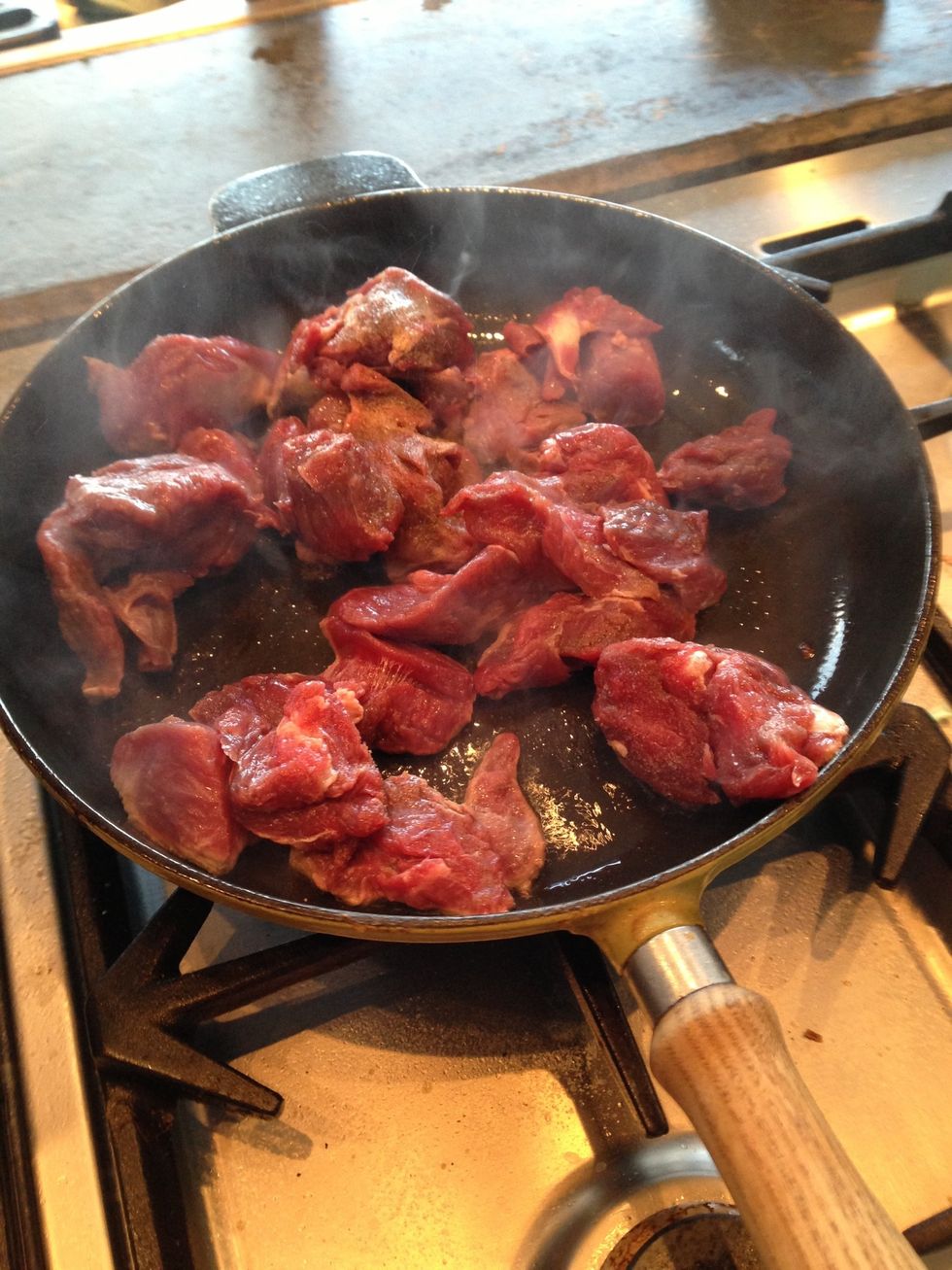 Quickly fry the meat until the outside is browned.