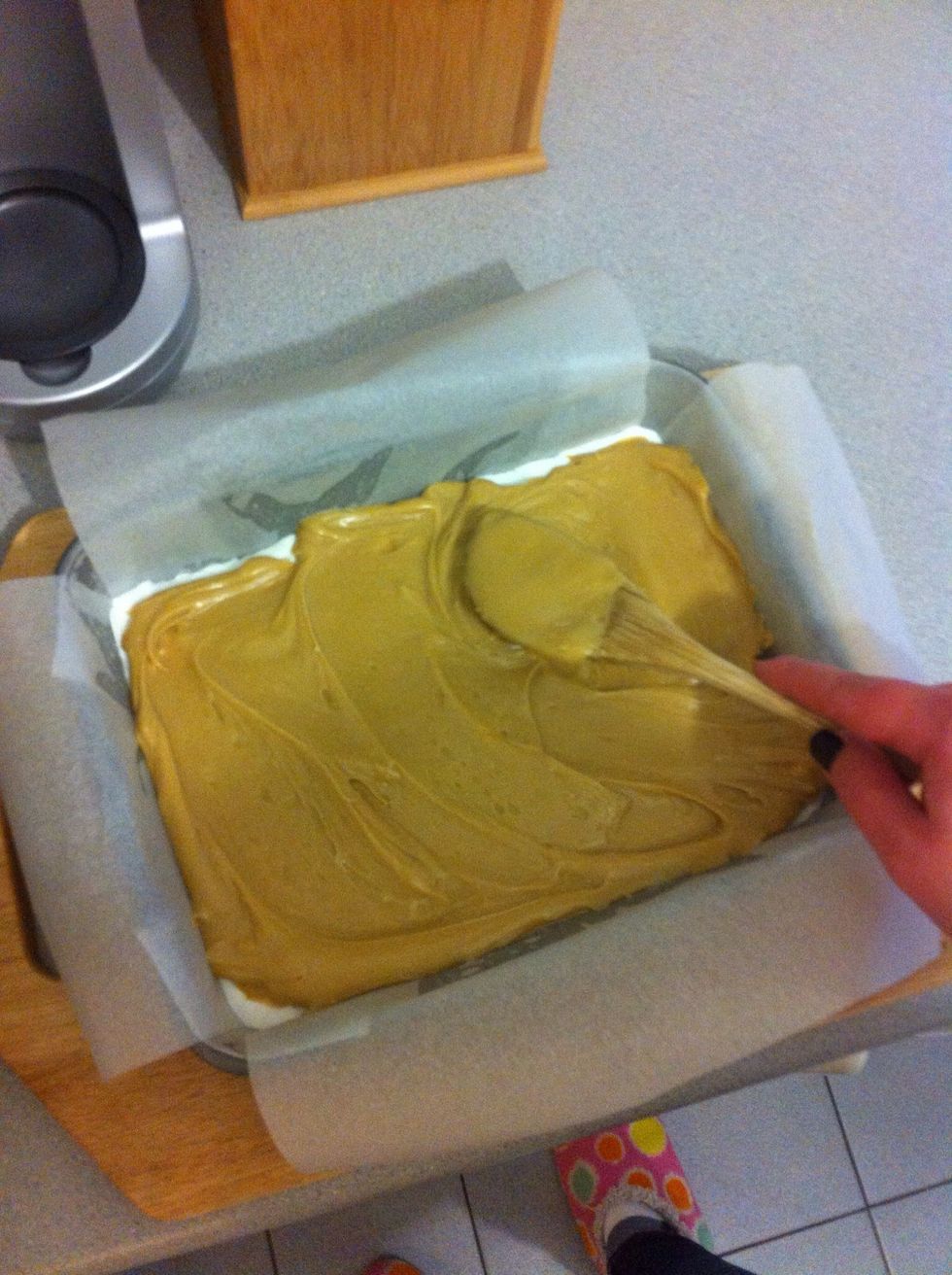 Quickly spread over the top of the fondant layer...