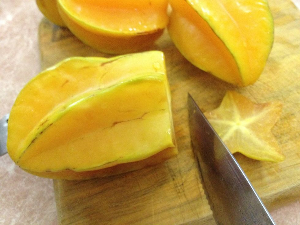 Quita el rabo a los carambolos.
