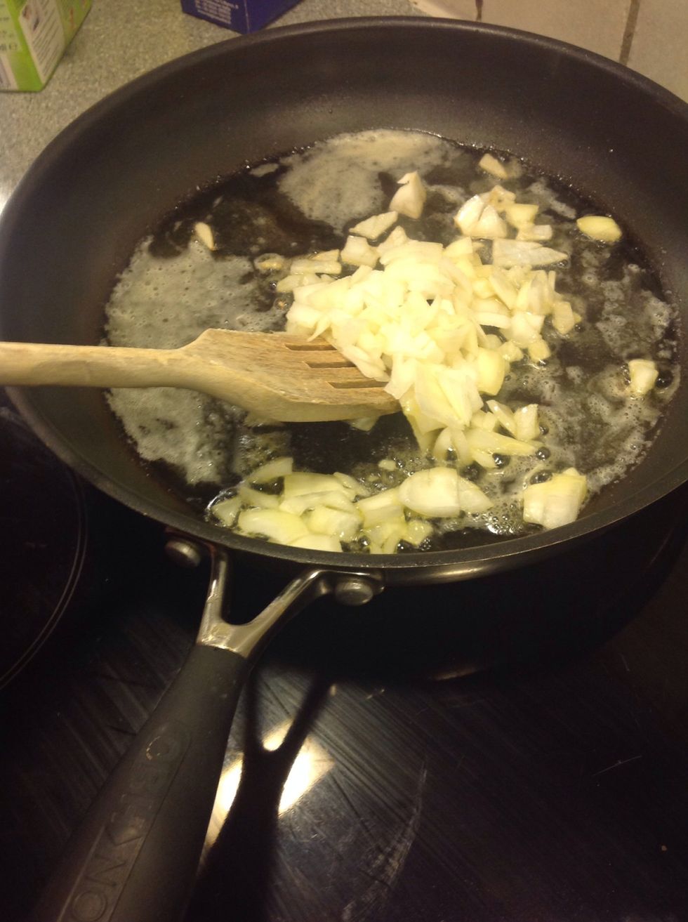 R\u00f6r om i l\u00f6ken Stir in onion