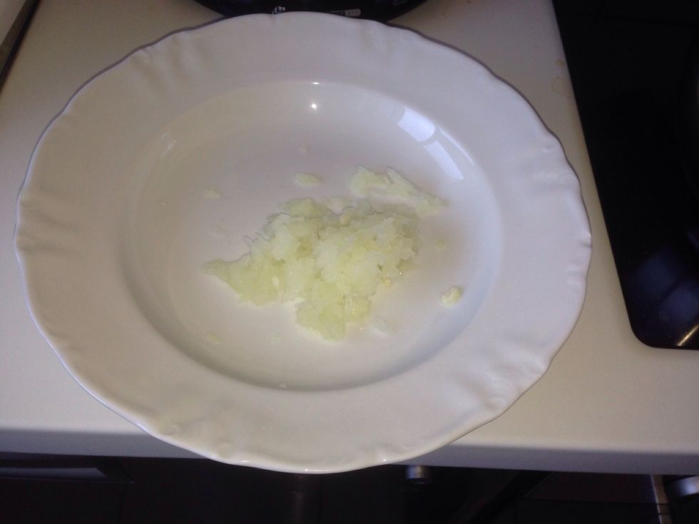 rasp the onion and the cucumber too ( if you want you can use fresh cucumber)