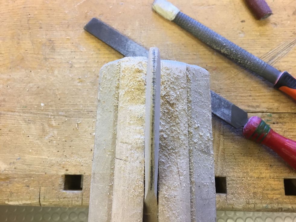 Raspa lika mycket p\u00e5 b\u00e5da sidorna.