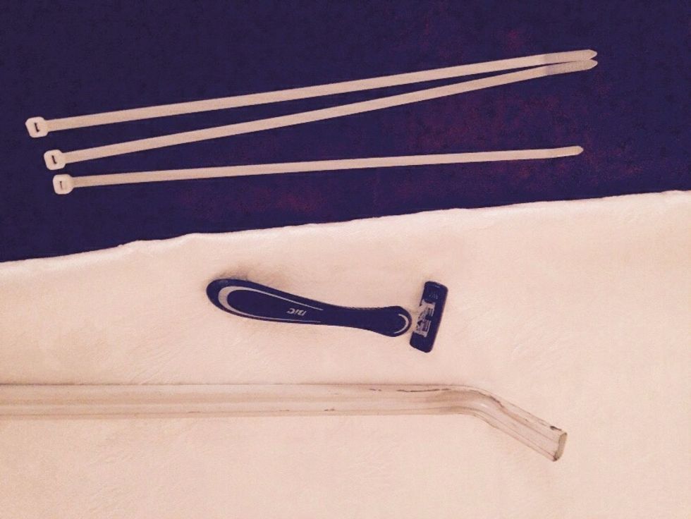 Razor should be the type that the head can be changed without removing the handle