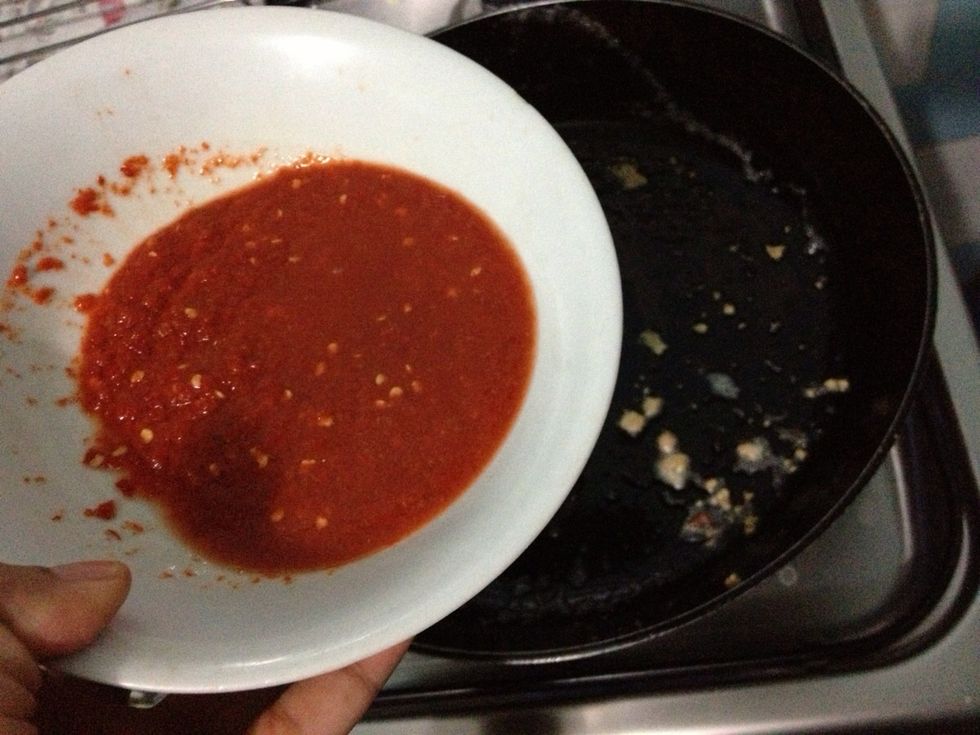 Re-heat the oil which has been used to fry the eggs. Add in the blended-spice. Stir accordingly