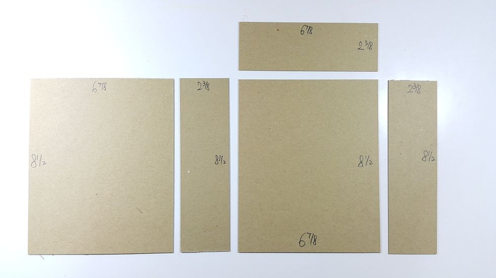 Ready 2 set for the top and first floor: chipboard of 2pc 8-1/2"x6-7/8", 2pcs 2-3/8"x8-1/2" and 1pc 6-7/8"x2-3/8"