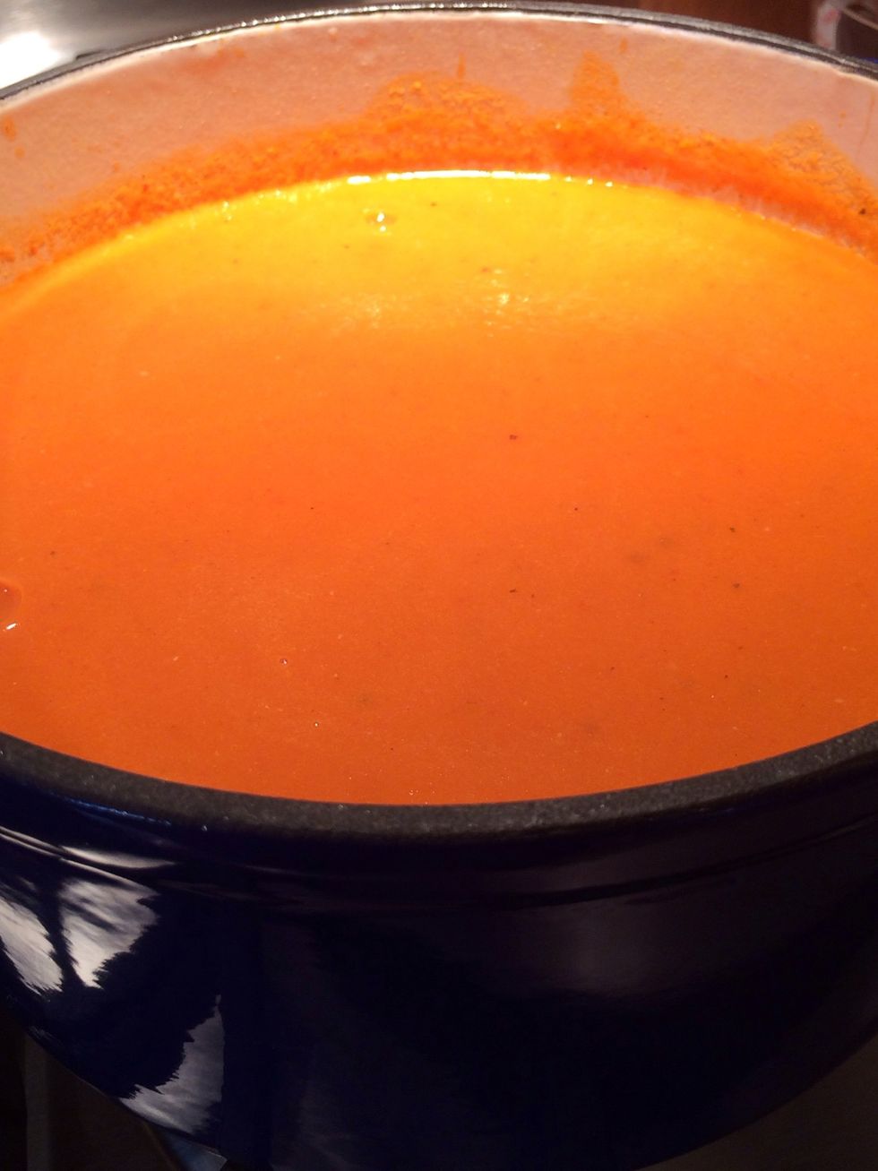 Ready! Serve with croutons and shaved cheese. Asiago, Manchego or Piave are fantastic choices of cheese to top this delicious soup!