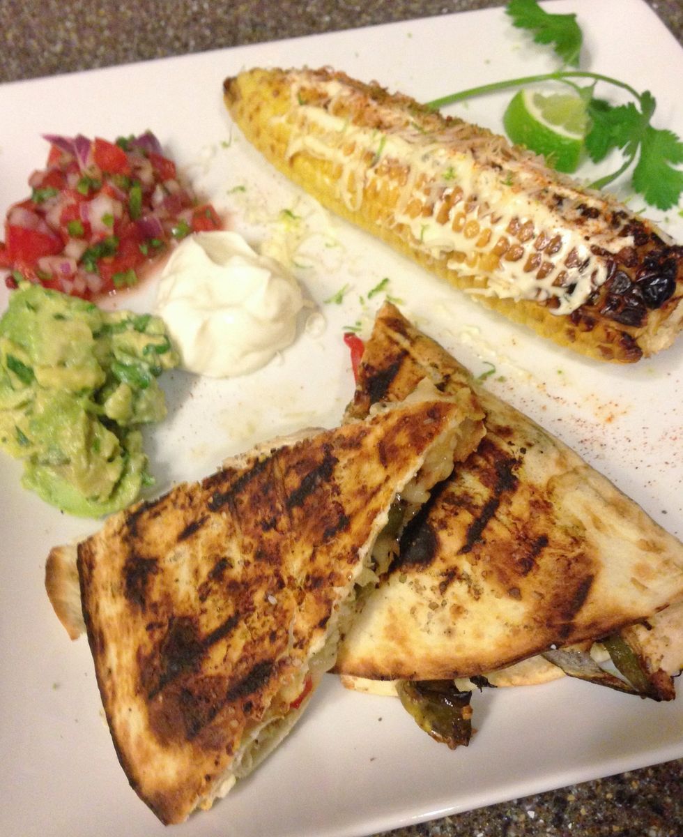 Ready to eat!! Reminder that I also have guides for making the Mexican street corn, mojo marinade, guacamole & fresh & simple salsa!