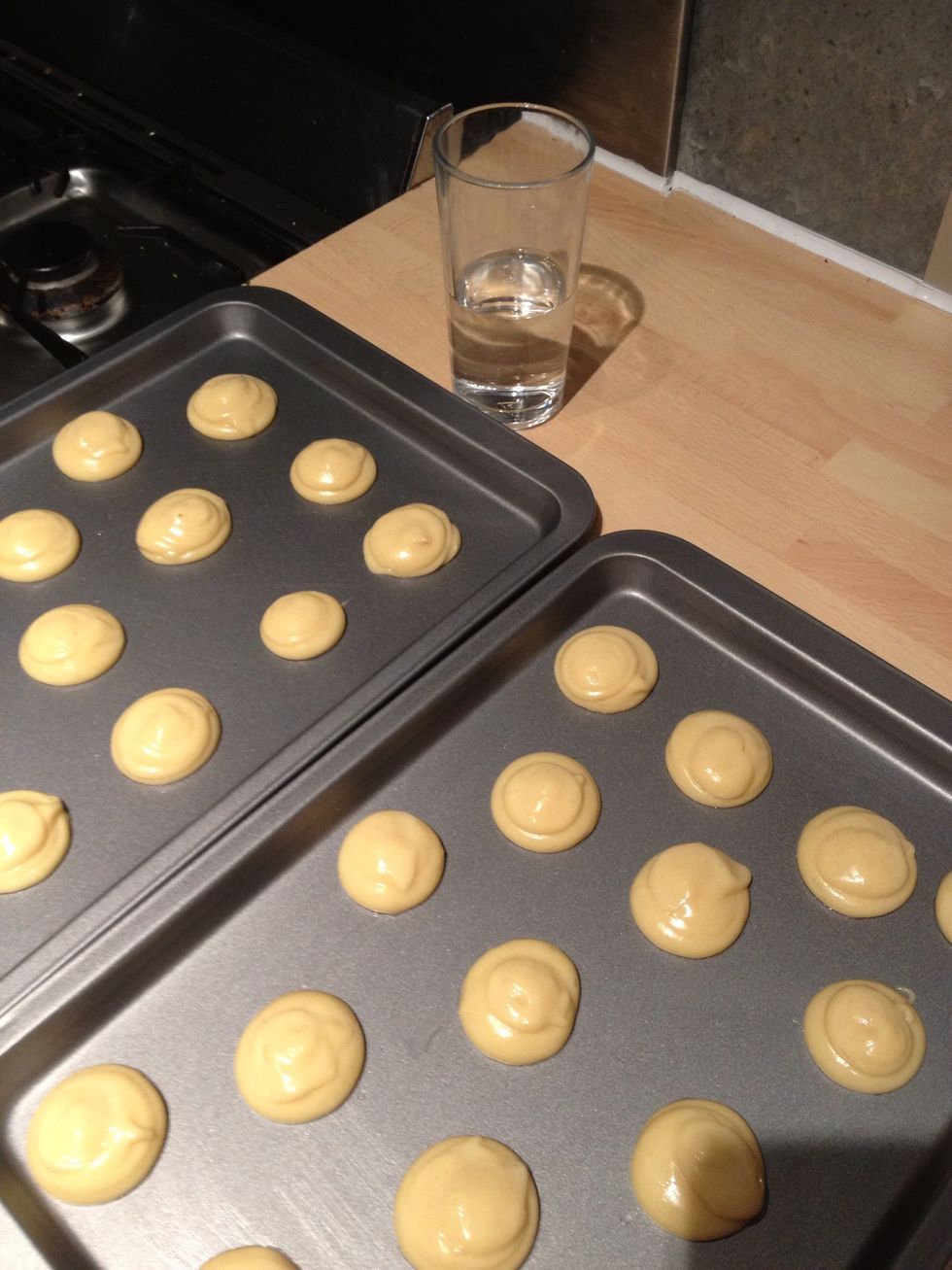 Ready to go into the oven, pour the water into the heated baking tray just before closing the door.